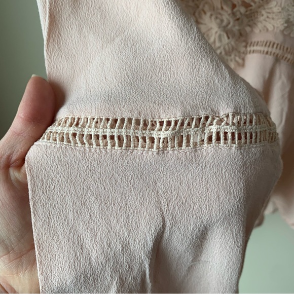 Lulu’s Applique floral lace V neck top - Picture 8 of 9